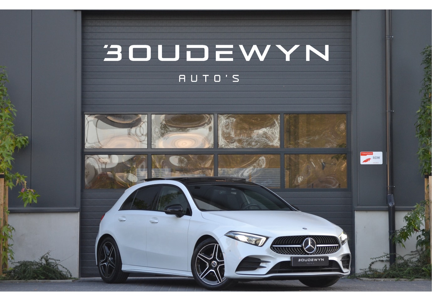 Mercedes-Benz A-klasse - 180 Business Solution AMG Night Upgrade NAP | Pano | Carplay | Camera - AutoWereld.nl
