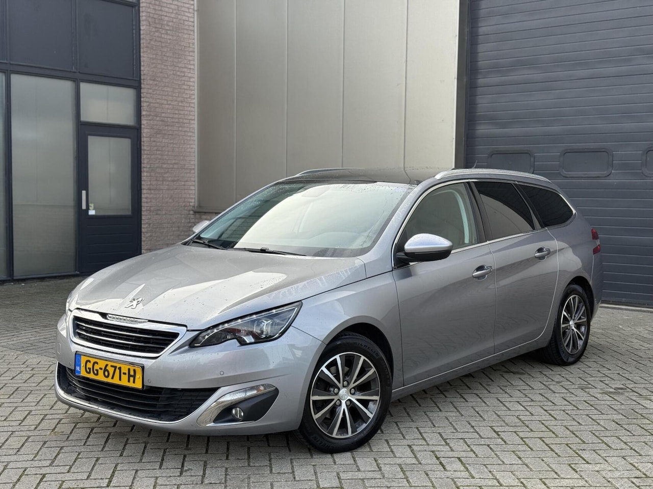 Peugeot 308 SW - 1.2 PureTech Blue Lease Leder Keyless Climate - AutoWereld.nl