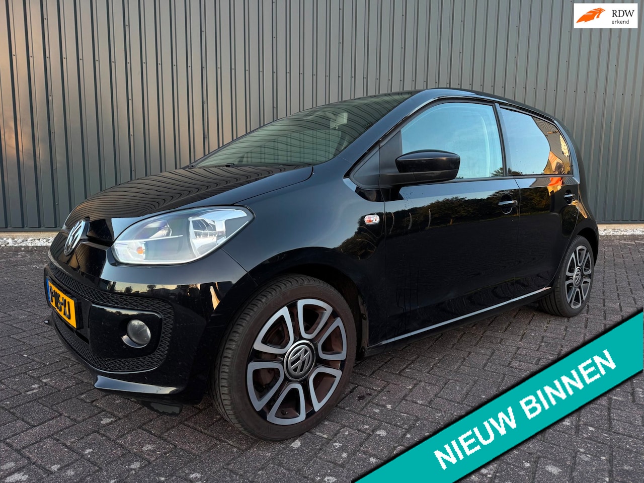 Volkswagen Up! - 1.0 high up! AUTOMAAT + AIRCO + TREKHAAK - AutoWereld.nl