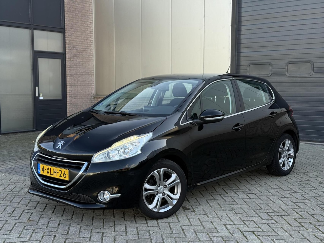 Peugeot 208 - 1.2 VTi 2014 Allure Cruise/Climate/Airco Carplay - AutoWereld.nl