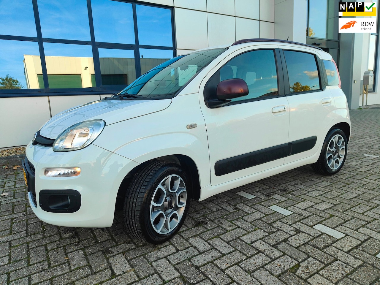 Fiat Panda - 0.9 TwinAir Lounge Automaat full options 1e eigenaresse - AutoWereld.nl