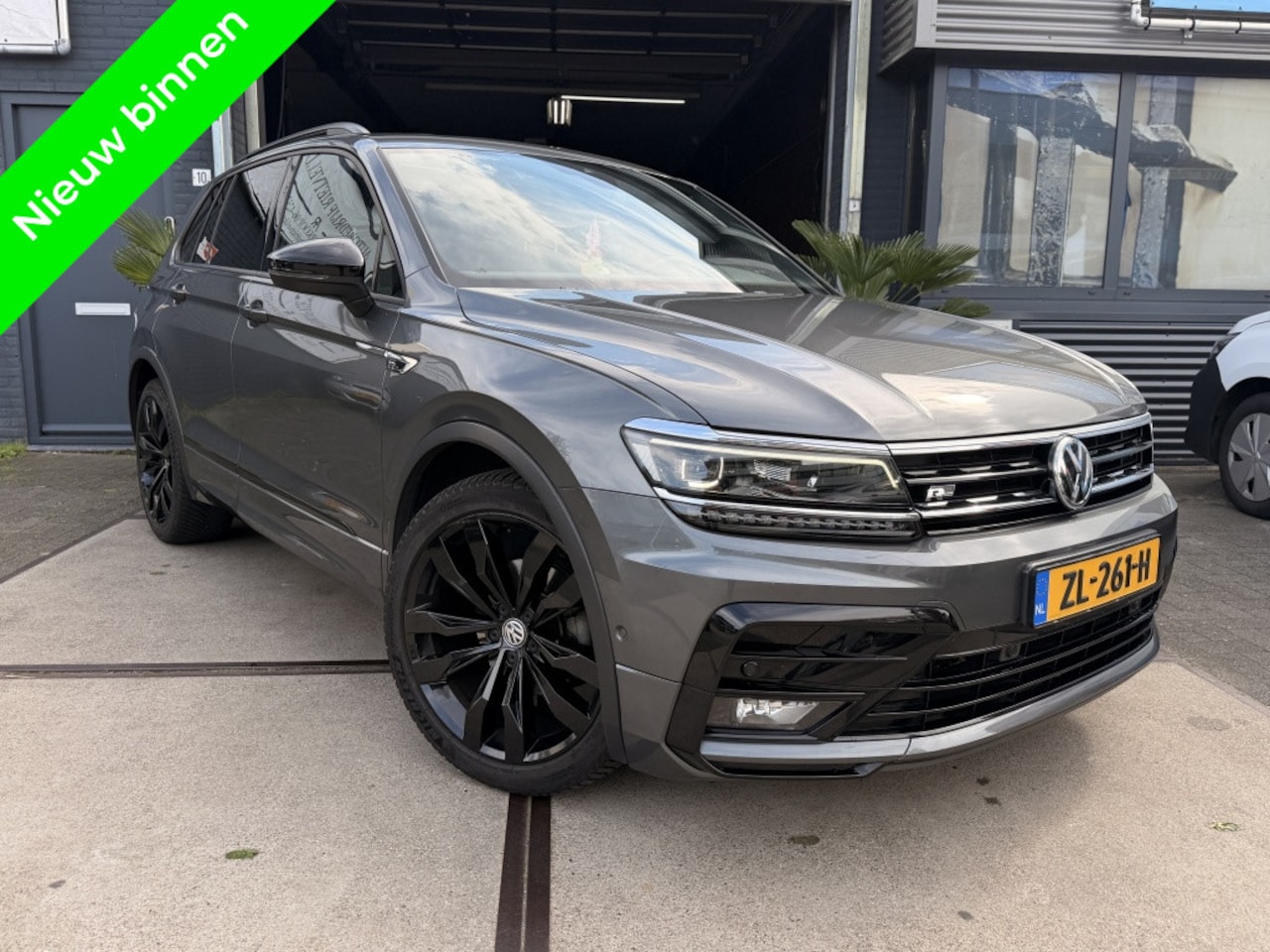 Volkswagen Tiguan - 1.5 TSI R-line Panorama ACC! Inruil mogelijk - AutoWereld.nl