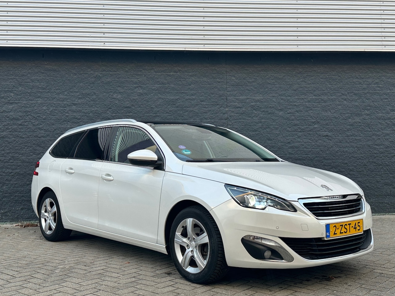 Peugeot 308 SW - 1.2 Automaat Glazendak Leer Led Xenon Nap Orgineel nederlands - AutoWereld.nl