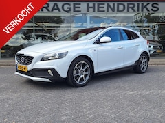 Volvo V40 Cross Country - 1.6 T4 Ocean Race Automaat | Panorama | Leder | Bi Xenon | Trekhaak 1500kg | Navigatie | C
