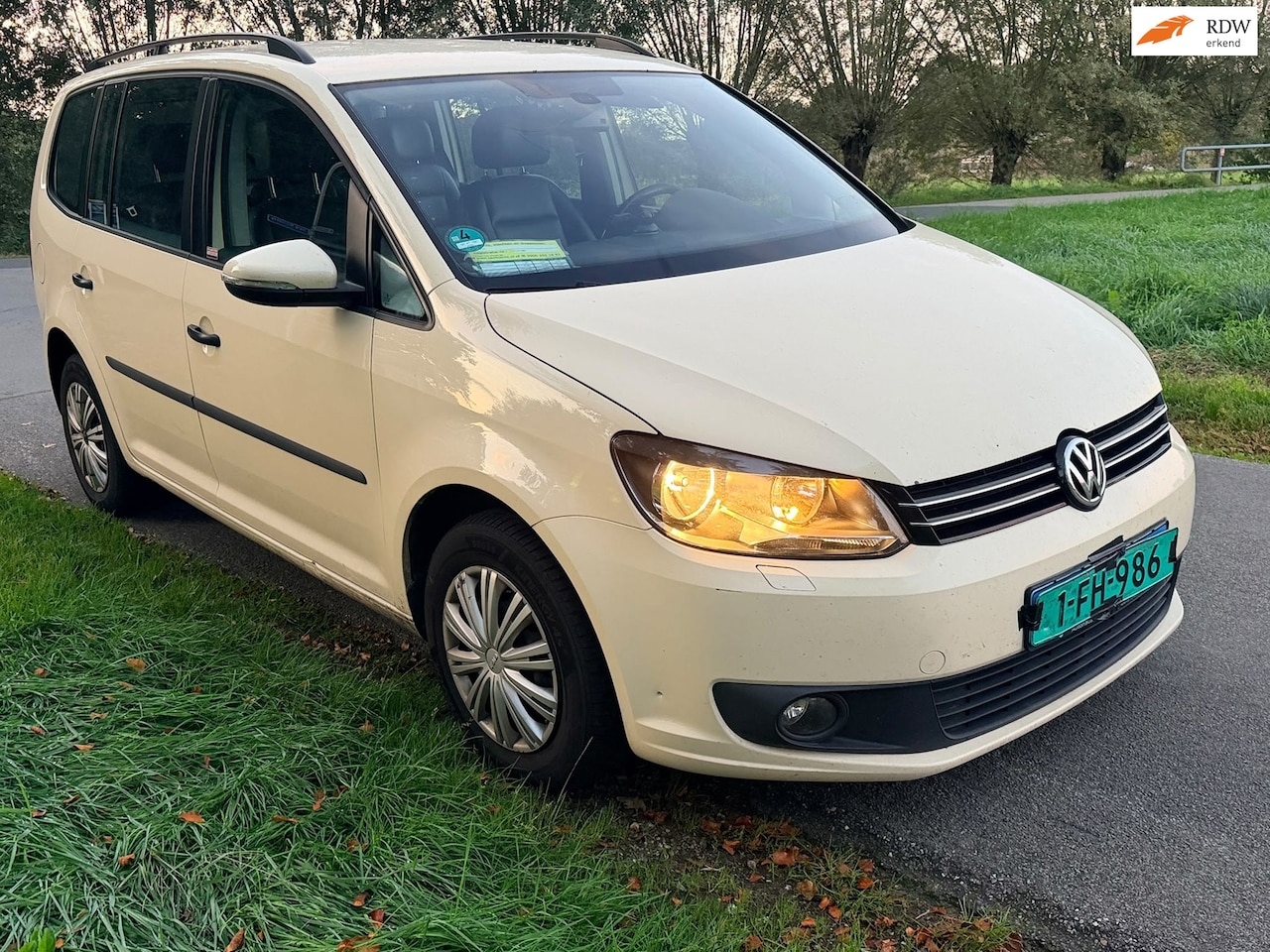 Volkswagen Touran - 1.6 TDI SCR Highline 1.6 TDI SCR Highline - AutoWereld.nl