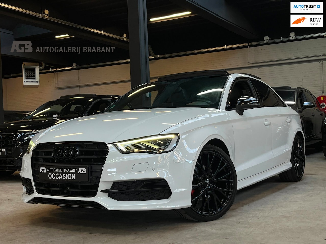 Audi A3 Limousine - 1.4 TFSI S Line Pano/Automaat/Parkeersensoren - AutoWereld.nl