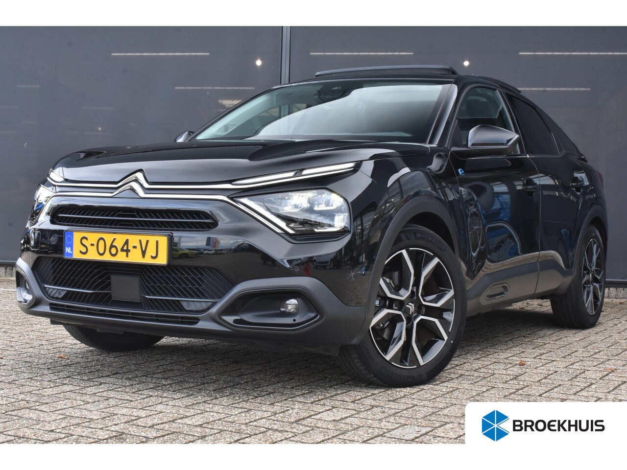 Citroën Ë-C4 - Shine Pack Business 50 kWh 3 Fase | Vol-Leder | Schuif-/Kanteldak | Elektr. Stoelen | Mass - AutoWereld.nl