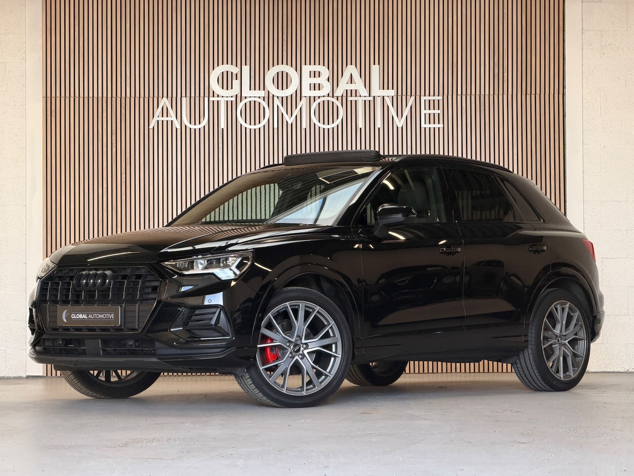 Audi Q3 - 35 TFSI S Line Pro Line S - Panoramadak - 19 INCH - Stoelverwarming - Sfeerverlichting - AutoWereld.nl