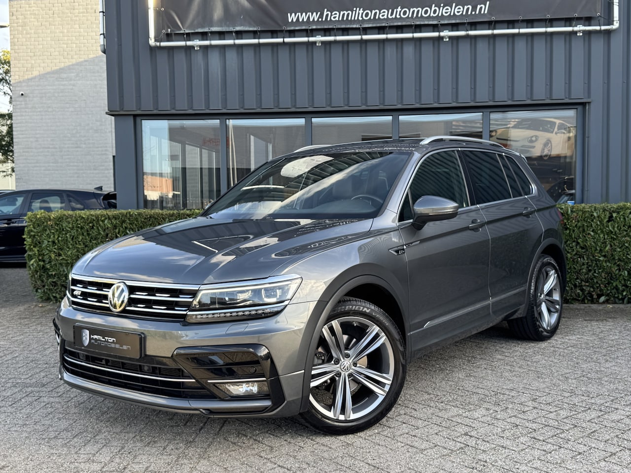 Volkswagen Tiguan - 1.5 TSI 150pk DSG / Aut. R-Line Panoramadak Trekhaak CarPlay 19" 95dkm!! - AutoWereld.nl