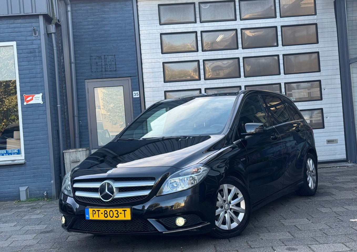 Mercedes-Benz B-klasse - 180 Ambition | Airco | Navi | PDC | LMV - AutoWereld.nl