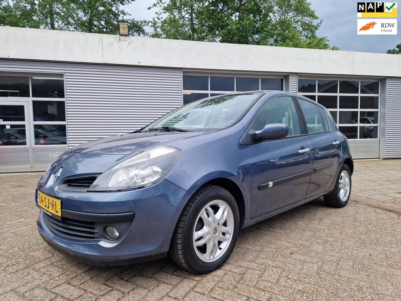Renault Clio - 1.4-16V Team Spirit 1.4-16V Team Spirit - AutoWereld.nl