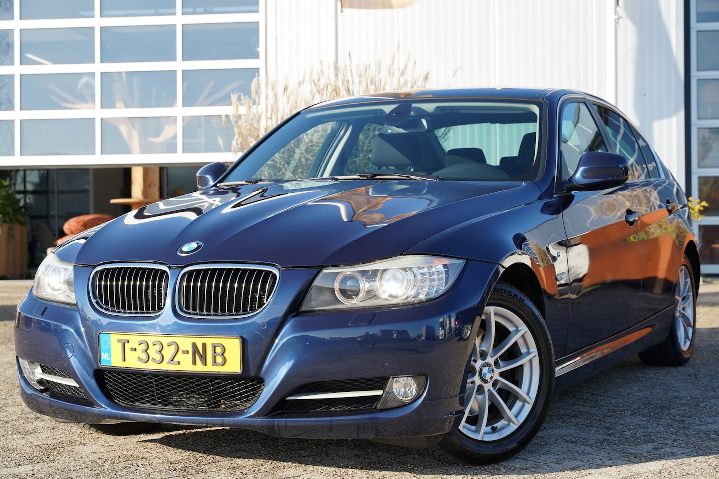 BMW 3-serie - 320i M Line 170pk | Audio-navigatie full map | Bi-xenon koplampen | Cruise control | Elect - AutoWereld.nl