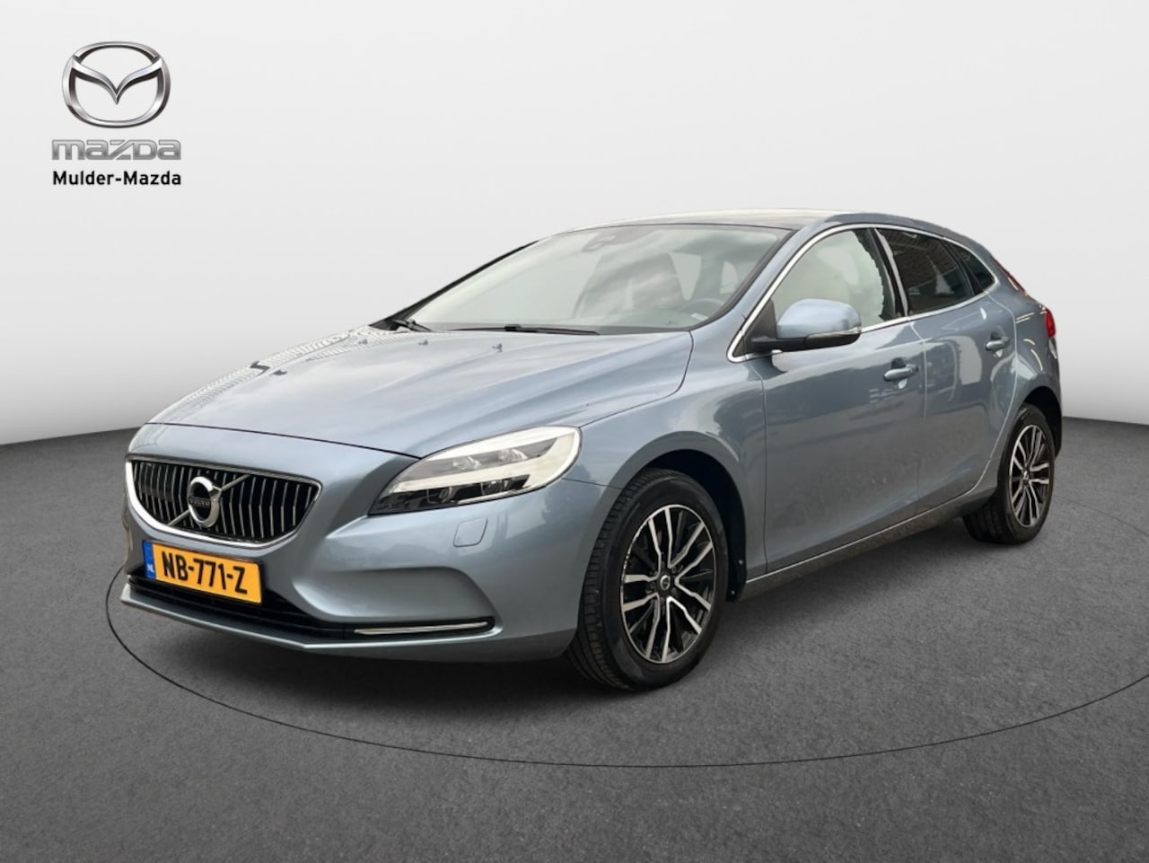 Volvo V40 - 2.0 T2 Inscription | Pano | Trekhaak | Leder | Stoelverwerming - AutoWereld.nl
