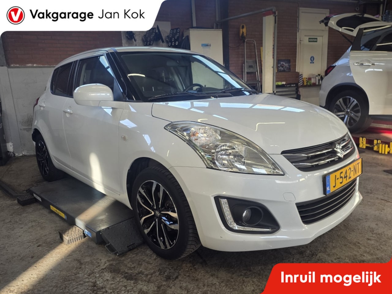 Suzuki Swift - 1.2 Bns Ed. EASSS, navi, aur camera, airco, stoelverw. - AutoWereld.nl