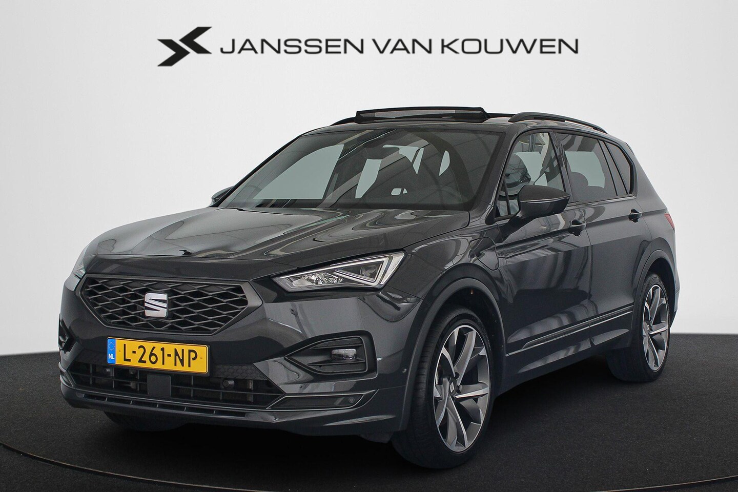 SEAT Tarraco - 1.4 TSI e-Hybrid PHEV FR Panoramadak Trekhaak Keyless Achteruitrijcamera - AutoWereld.nl