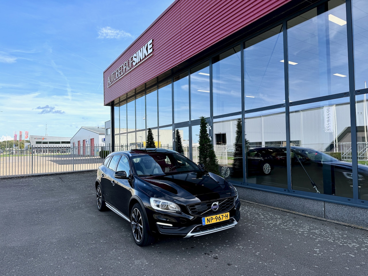 Volvo V60 Cross Country - 2.0 T5 Summum LEDER ECC DAK - AutoWereld.nl