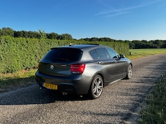 BMW 1-serie - M135i xDrive High Executive I Panoramadak I Harmon Kardon I Grote Navi I Connected Drive I Leder I Memory I