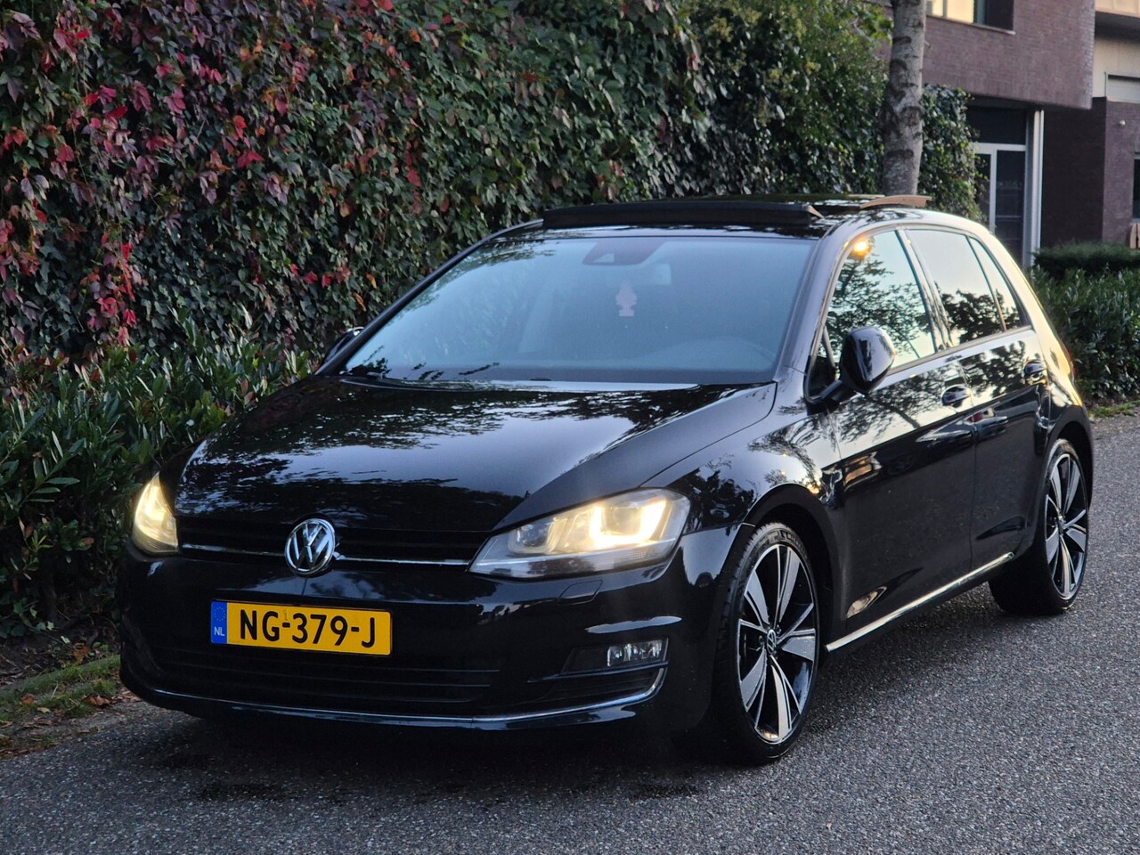 Volkswagen Golf - 1.4 TSI ACT Connected Series Panorama ZEER goed onderhouden 1.4 TSI ACT Connected Series - AutoWereld.nl