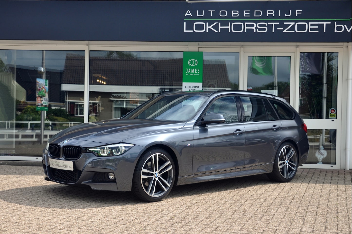 BMW 3-serie Touring - 320i M-Sport Edition | Camera | 19 Inch | 67.000 km! - AutoWereld.nl