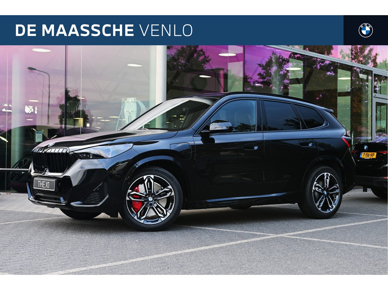 BMW X1 - xDrive25e M Sport Automaat / Panoramadak / Trekhaak / Sportstoelen / M Adaptief onderstel - AutoWereld.nl