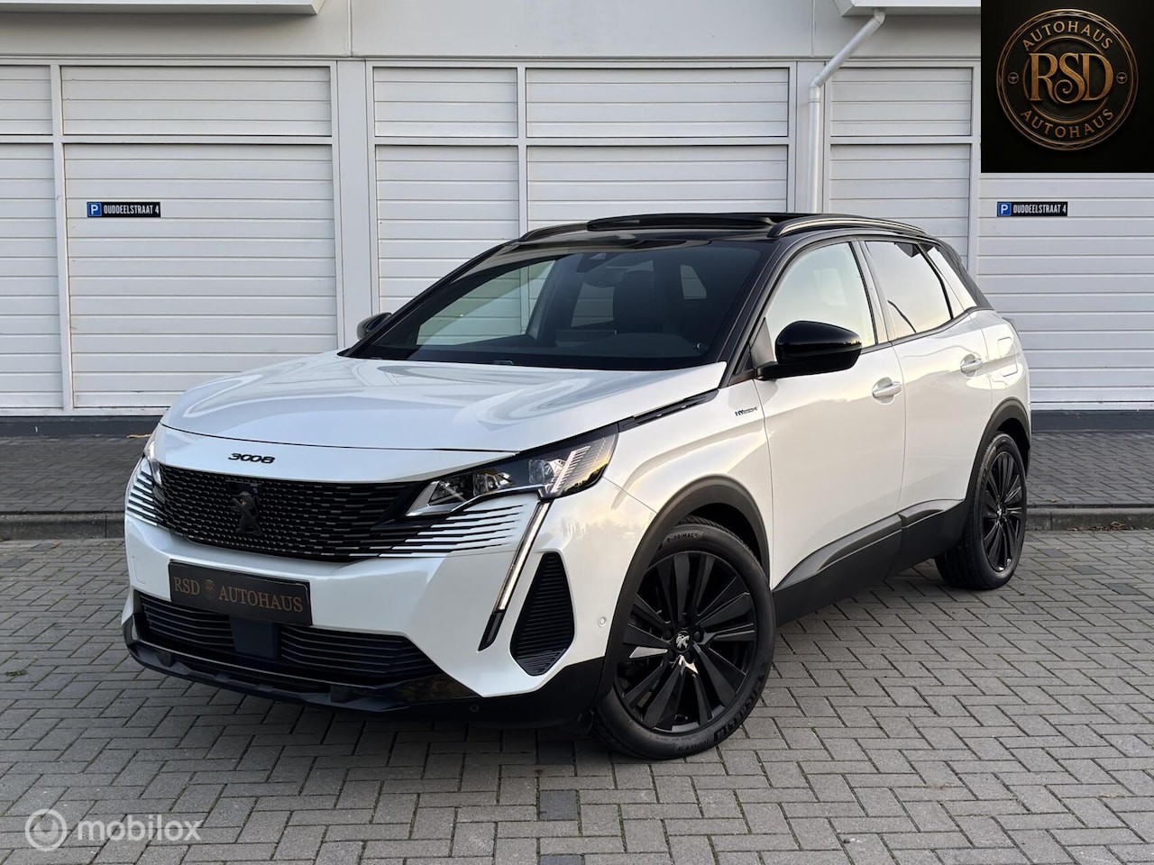 Peugeot 3008 - 1.6 HYbrid4 300 GT Panodak 19” leder Focal audio - AutoWereld.nl