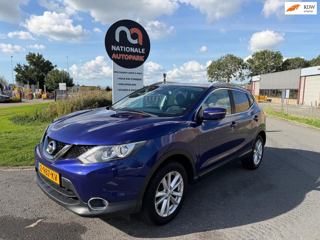 Nissan Qashqai - | 2015 | 1.2 DIG-T Tekna | Pano | 360 Camera | Trekhaak | APK - AutoWereld.nl