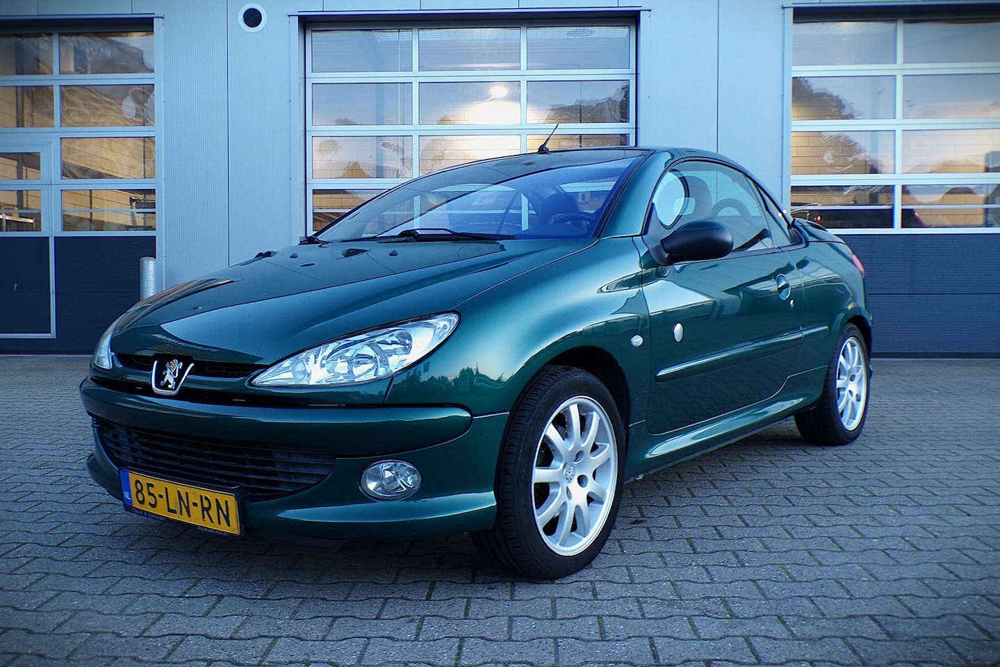 Peugeot 206 CC - 1.6-16V Roland Garros 1.6-16V Roland Garros - AutoWereld.nl