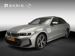 BMW 3-serie - Sedan 330e | M-Sportpakket | LED | Navigatie | Schuifdak | Trekhaak | Stoelverwarming | DA
