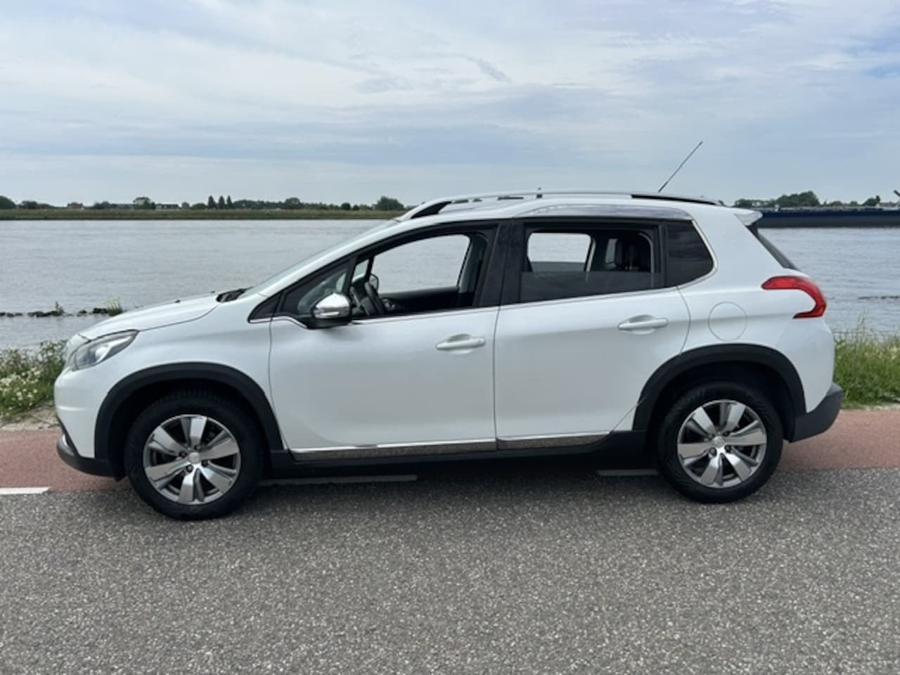 Peugeot 2008 - 1.2 automaat 2014 79.000 km Nap nwe Vredestein banden - AutoWereld.nl
