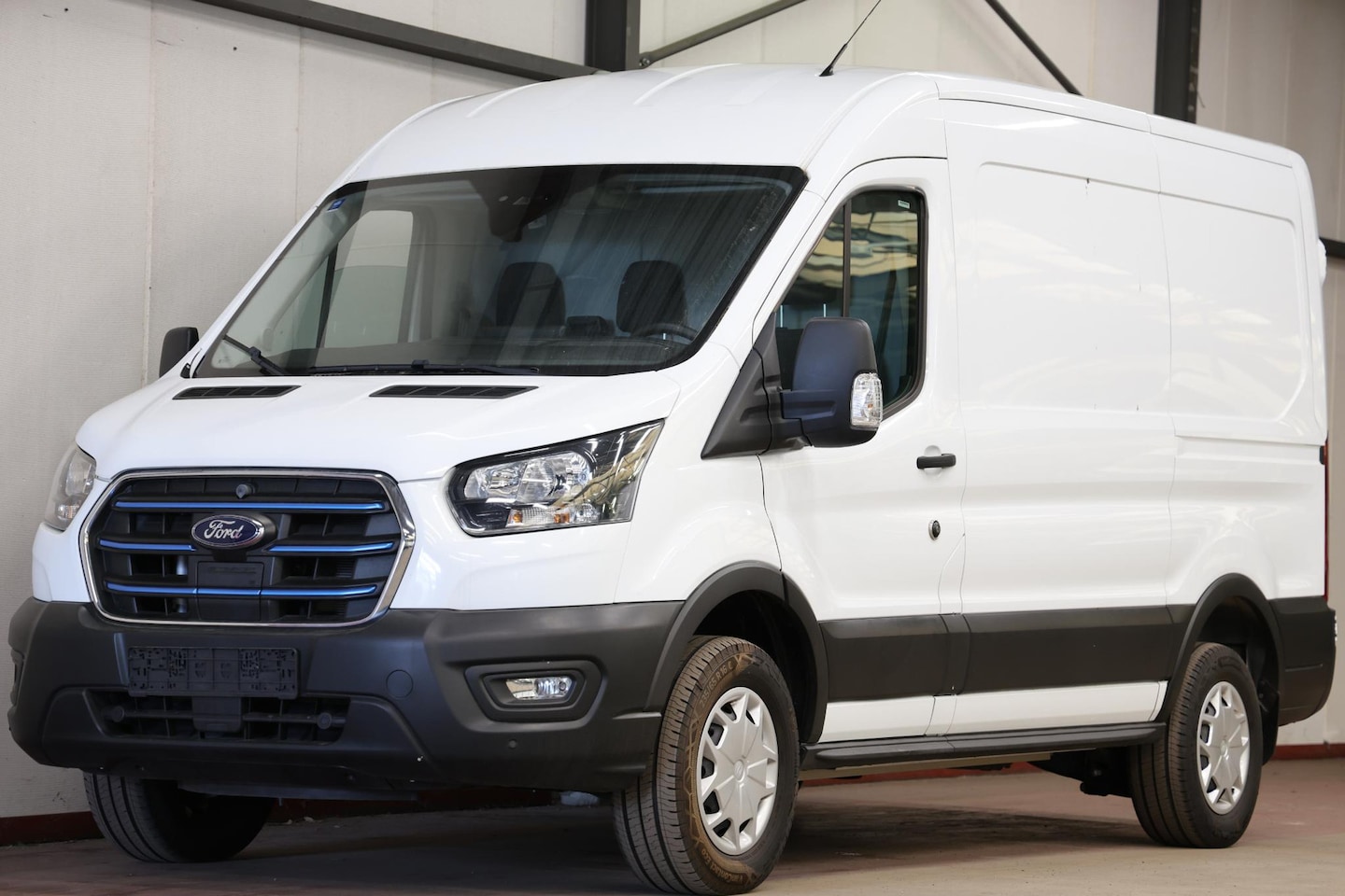 Ford E-Transit - 350 L2H2 Trend 68 kWh ON BOARD POWER - AutoWereld.nl