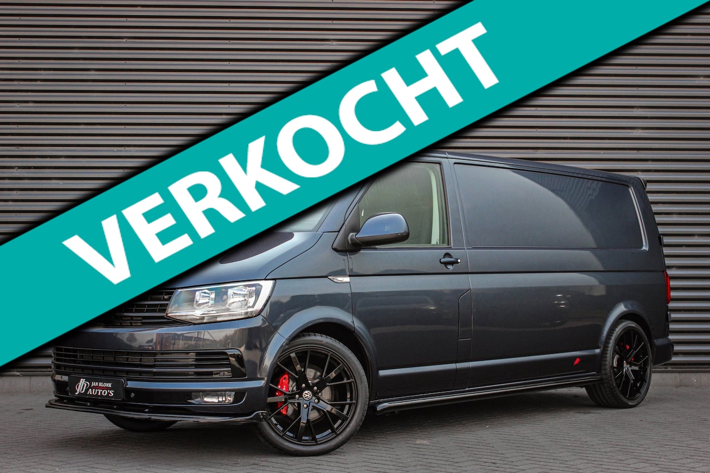 Volkswagen Transporter - 2.0 TDI L2H1 150PK JB-EDITION / PDC / VERLAGINGSVEREN / LEDEREN BEKLEDING / FULL / APPLE C - AutoWereld.nl
