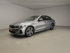 BMW 3-serie - Sedan 320e | LED | Leder | Navigatie | Sportstoelen | Clima | PDC | DAB | Alu 18 inch