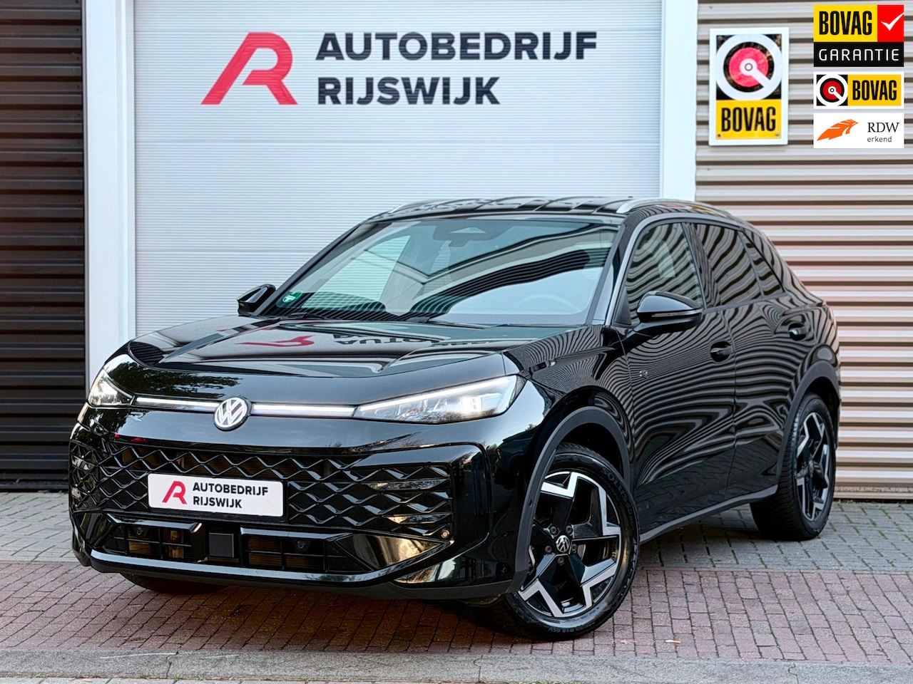 Volkswagen T-Roc - 1.5 eTSI R-Line Matrix/Camera/Blindspot - AutoWereld.nl