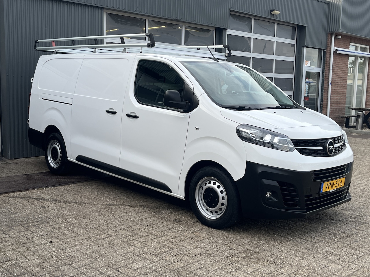 Opel Vivaro - 2.0 CDTI L3H1 Edition Airco Cruise controle Trekhaak 2500kg Trekgewicht Imperiaal Telefoon - AutoWereld.nl