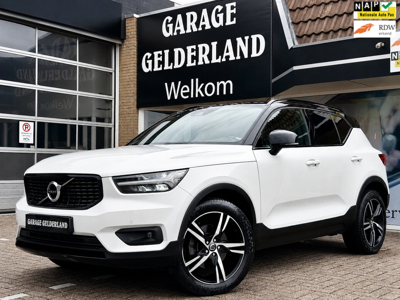 Volvo XC40 - 1.5 T3 R-Design | FULL-LED | APPLE/ANDROID | LEDER/ALCANTARA | ACC | NAVI | CAMERA | FULL- - AutoWereld.nl