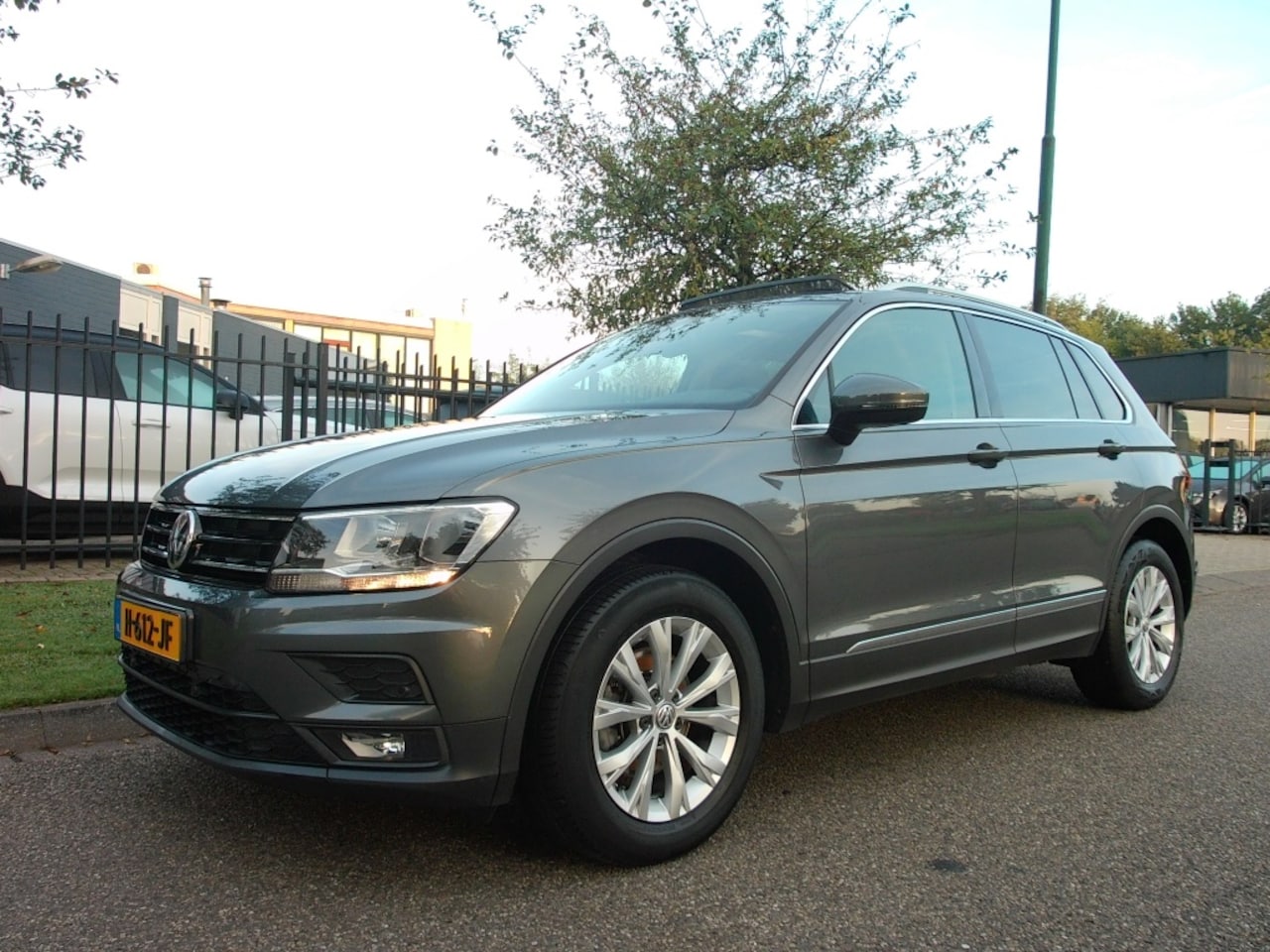 Volkswagen Tiguan - 1.5 TSI Comfortline Business 1.5 TSI 130pk Comfortline Business - AutoWereld.nl
