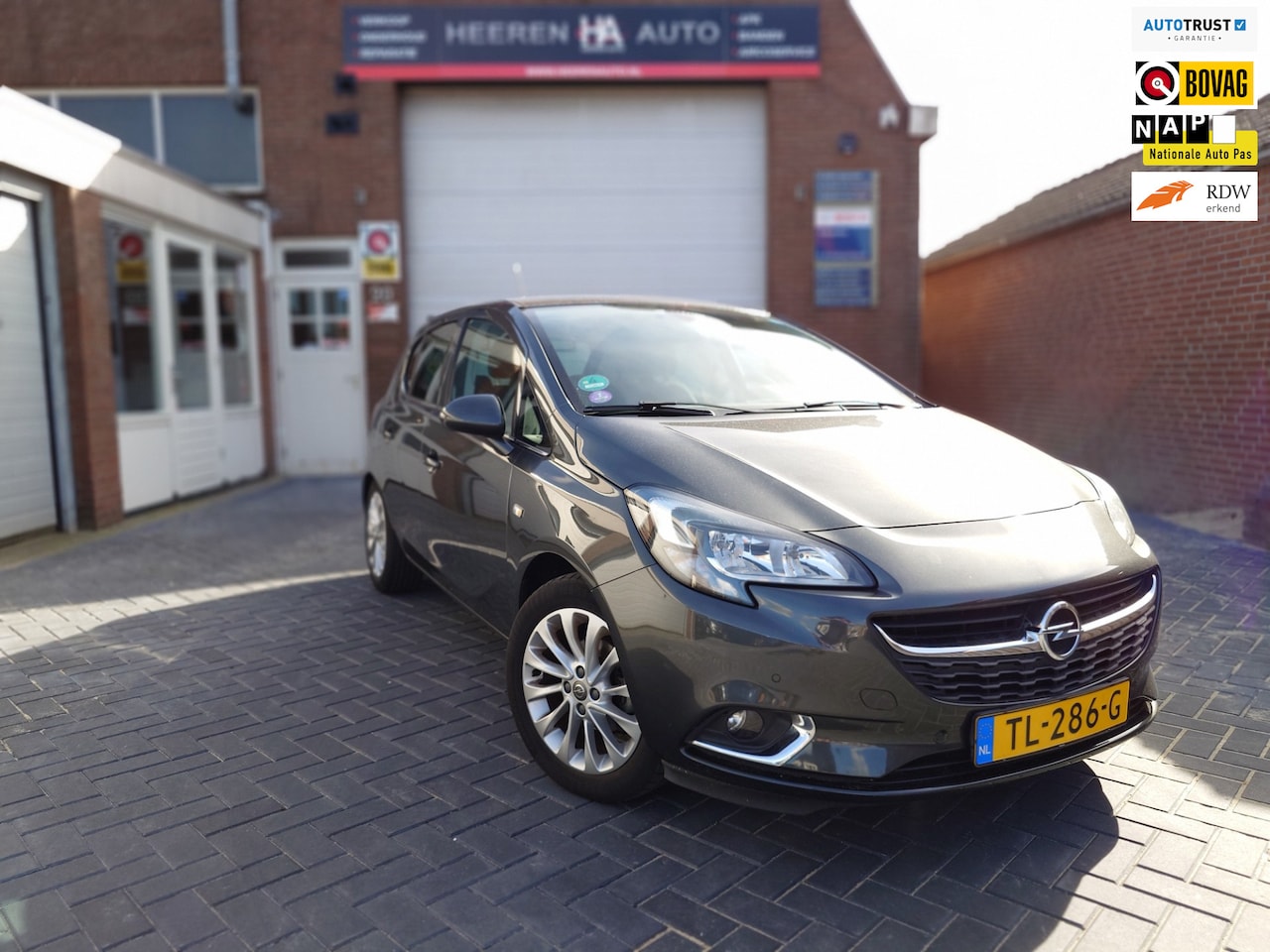 Opel Corsa - 1.4 Online Edition 1.4 Online Edition, Automaat, 1e eigenaar, Dealer onderhouden - AutoWereld.nl