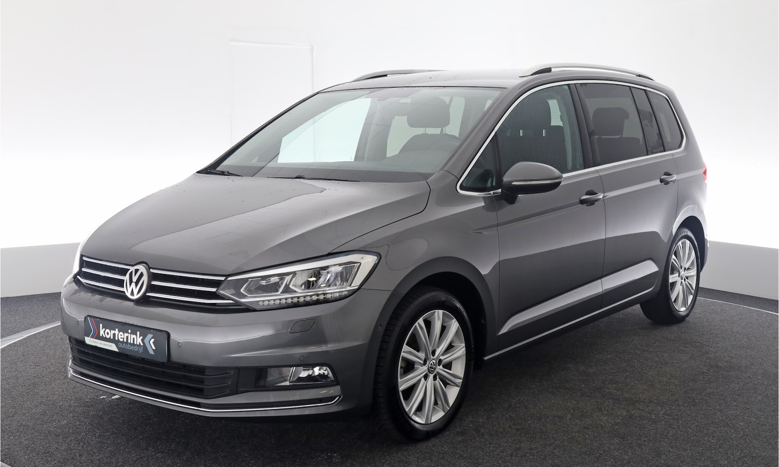 Volkswagen Touran - 1.4 TSI Connected Series 7p Trekhaak, Stoelverwarming, Cruise, Parkeersensoren voor/achter - AutoWereld.nl