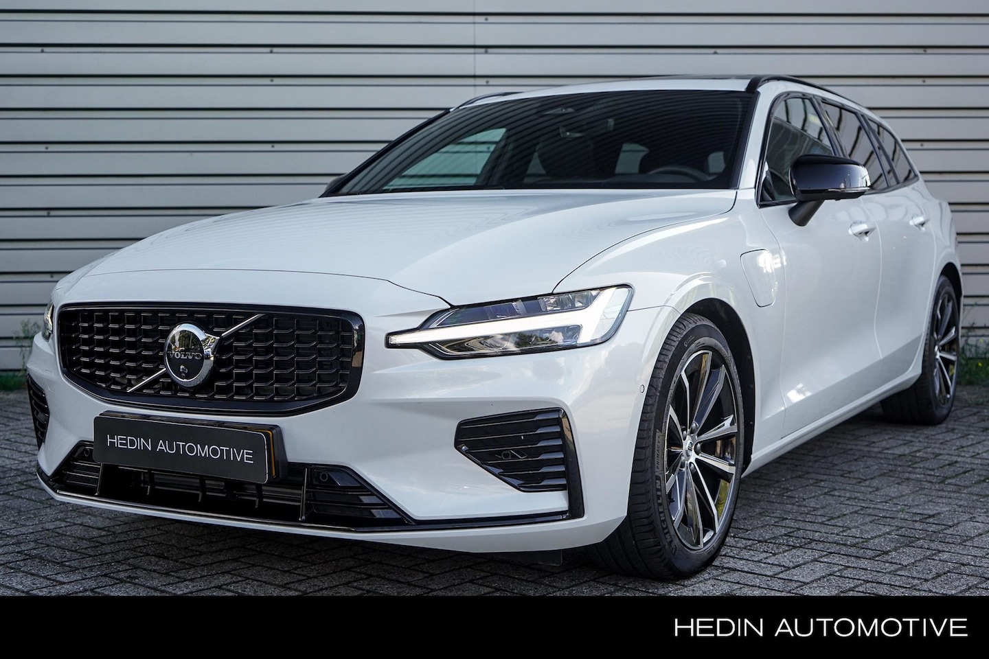 Volvo V60 - 2.0 T8 Plug-in hybrid AWD Plus Dark | 360 Camera | Google on Board | Internet | DAB+| Ada - AutoWereld.nl