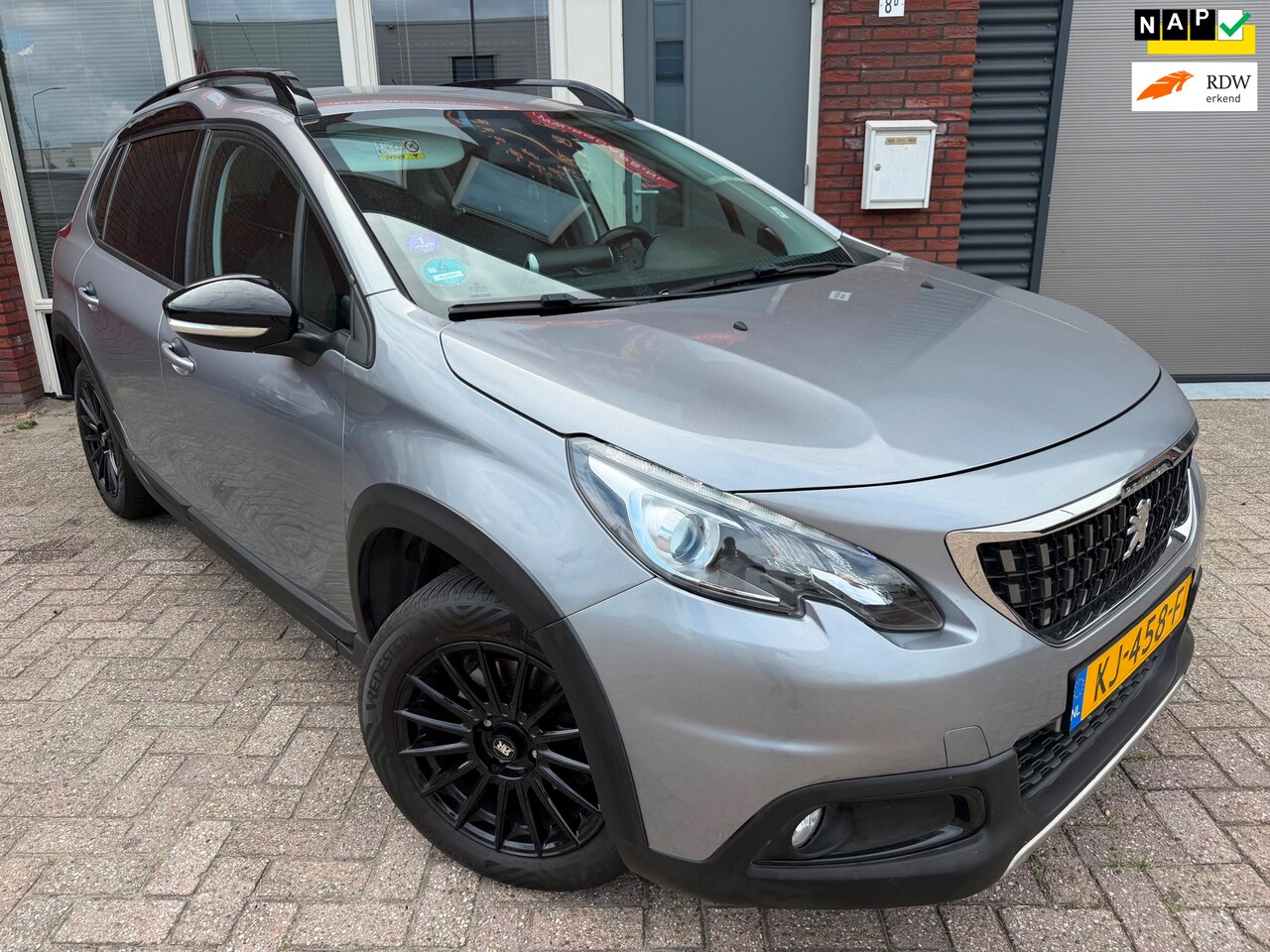 Peugeot 2008 - 1.2 PureTech GT-line / Leder / PDC / Navi / Cruise / Clima - AutoWereld.nl