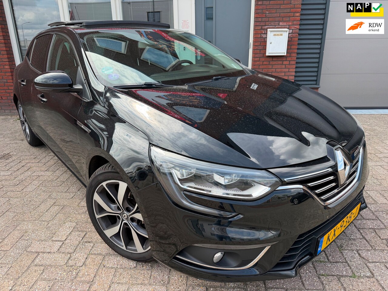 Renault Mégane - 1.2 TCe Bose / Pano / Leder / Navi / PDC / Head-Up / DAB - AutoWereld.nl