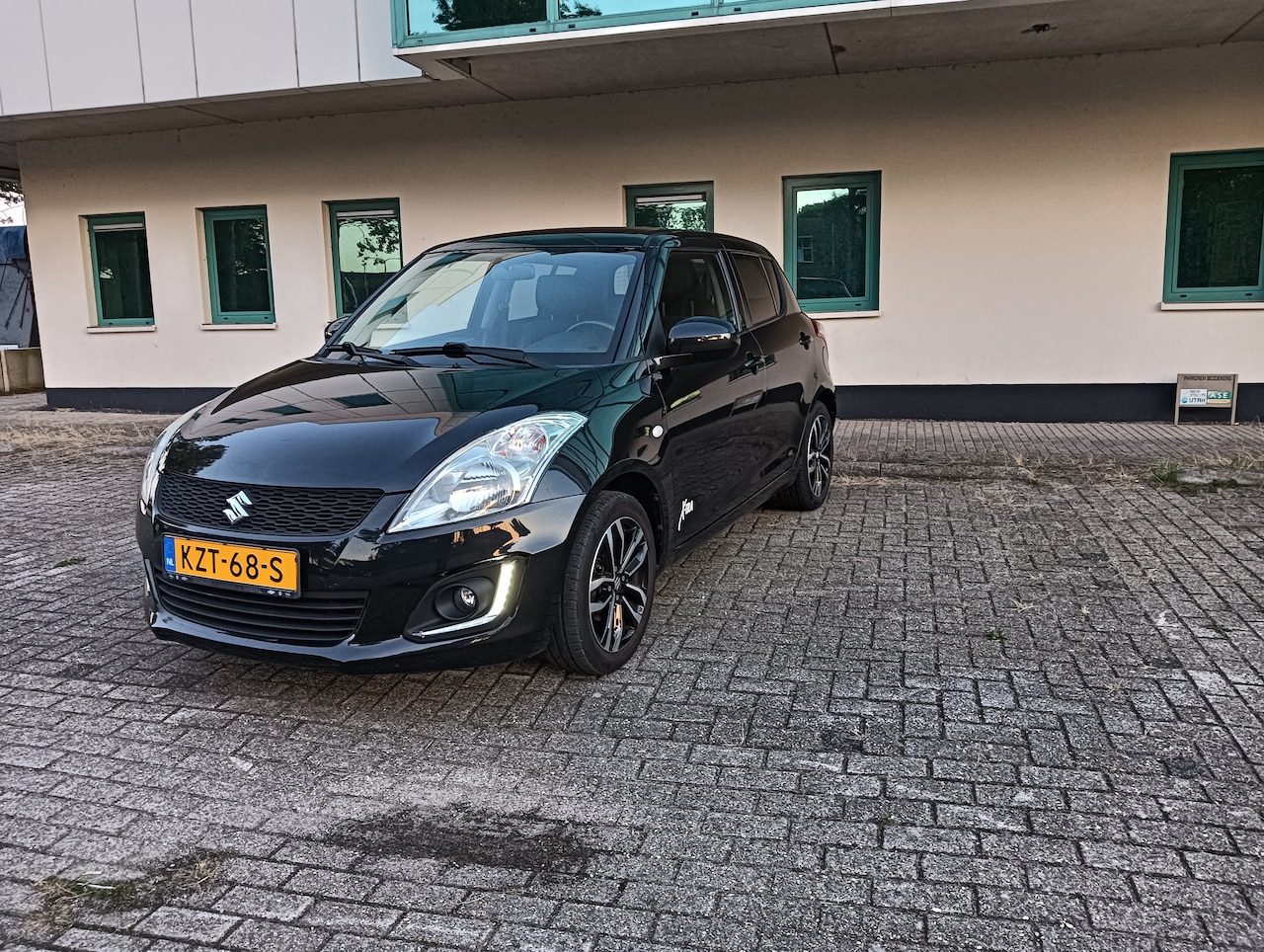 Suzuki Swift - Luxe Style uitvoering. Airco. Stoelverwarming. Cruise control. Km stand 69000 - AutoWereld.nl