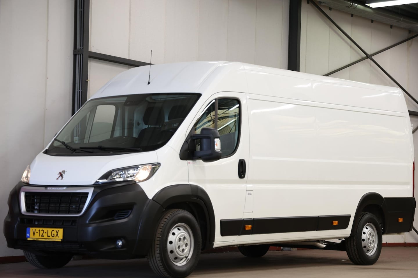 Peugeot Boxer - 435 2.2 BlueHDi 140 L4H2 Zwaar Grip - AutoWereld.nl