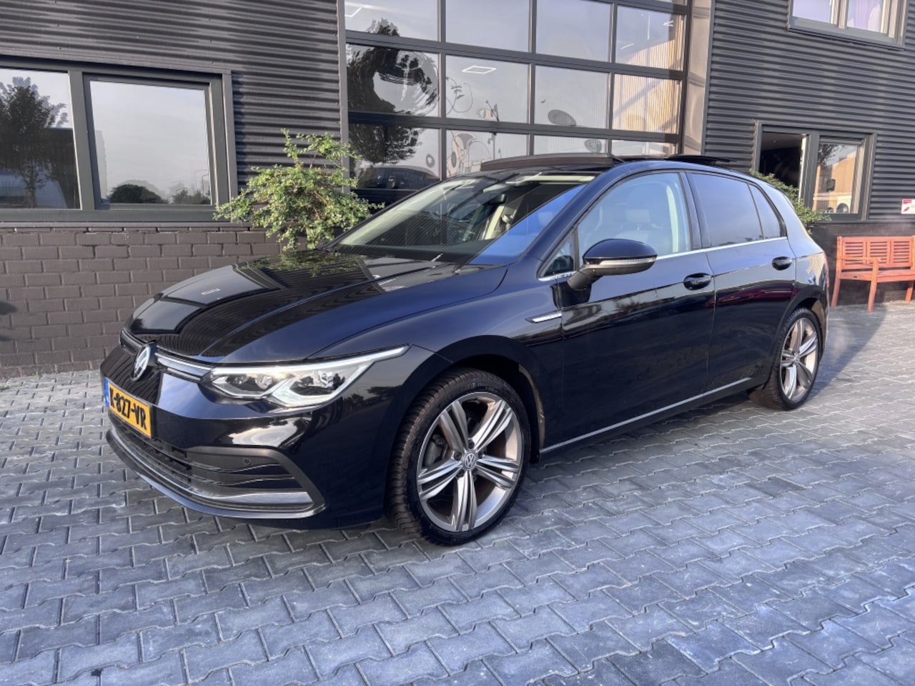 Volkswagen Golf - 1.5 eTSI Style PANO! LED! STOELMASSAGE! - AutoWereld.nl