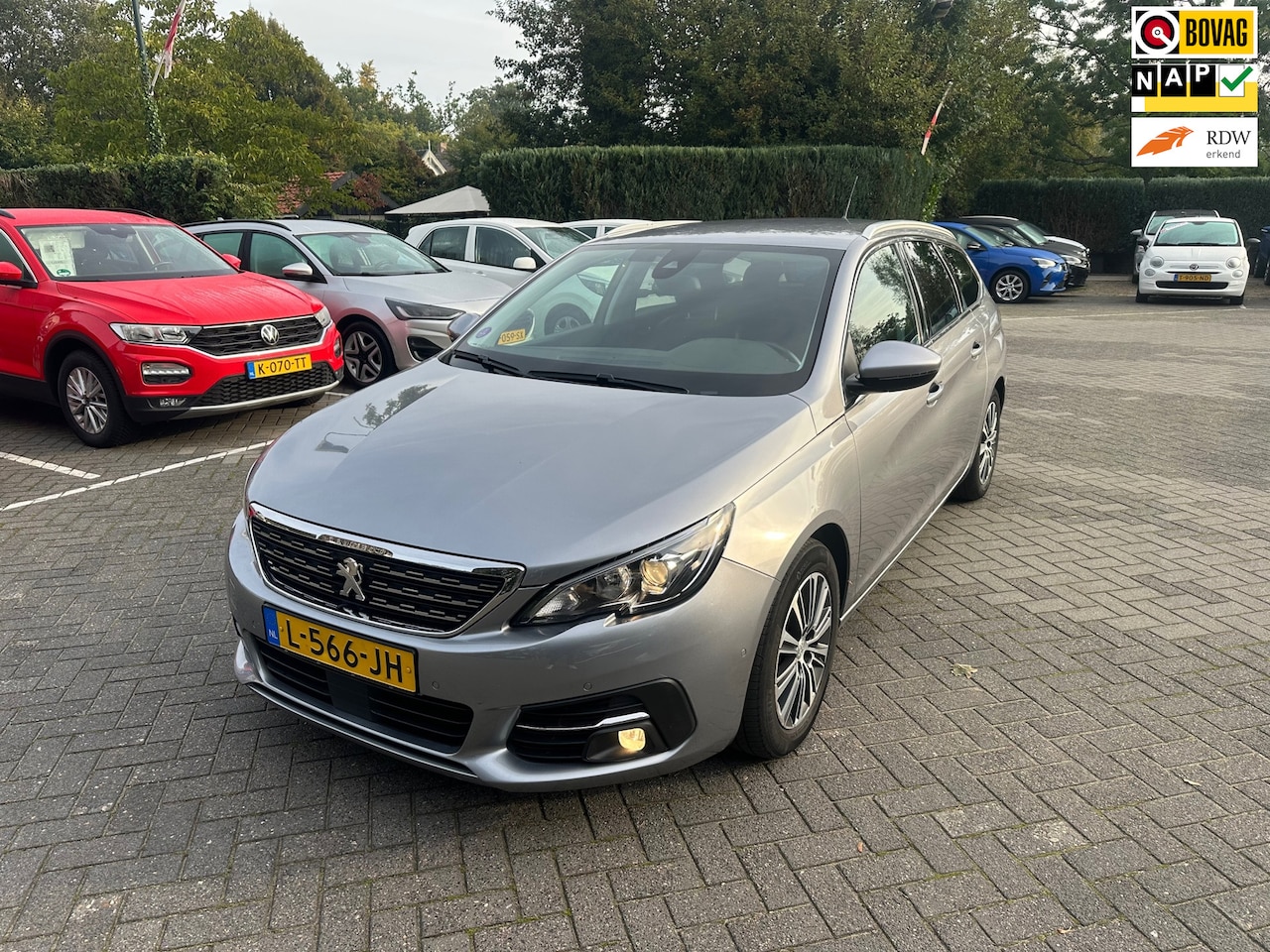 Peugeot 308 SW - 1.2 PureTech Blue Lease Allure 1.2 PureTech Blue Lease Allure , navigatie , pdc voor en achter met camera , stoelverwarmi - AutoWereld.nl