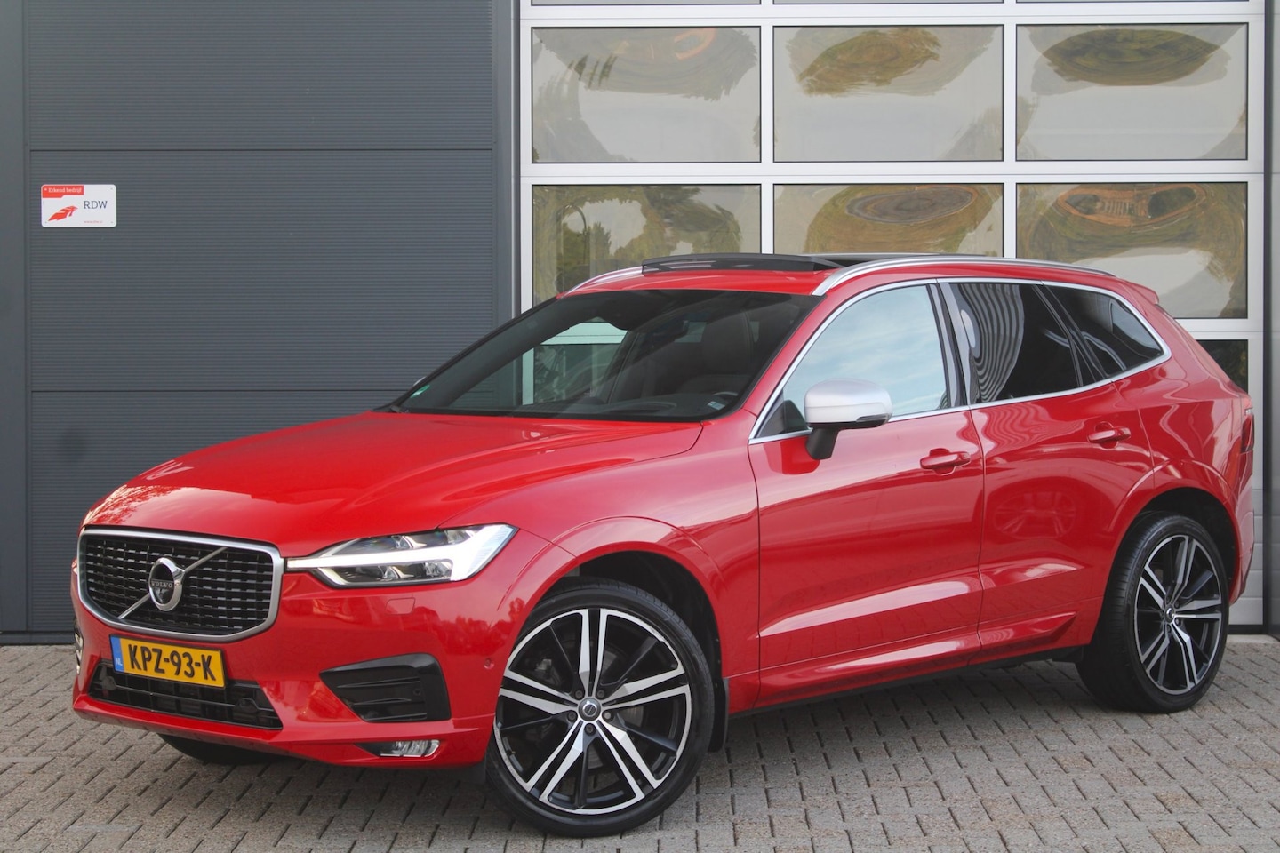 Volvo XC60 - 2.0 T6 AWD R 310pk | Pano | HK | 360 | ACC | HUD | Elek. Trekhaak - AutoWereld.nl