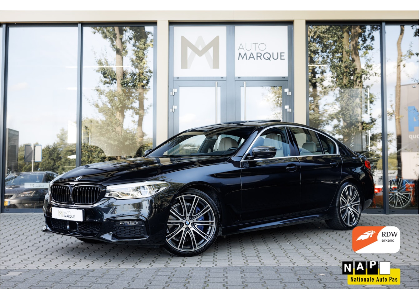 BMW 5-serie - Sedan 530i Aut. High Executive | M Sportpakket | Panoramadak | 20" LM Velgen | Head-Up Dis - AutoWereld.nl
