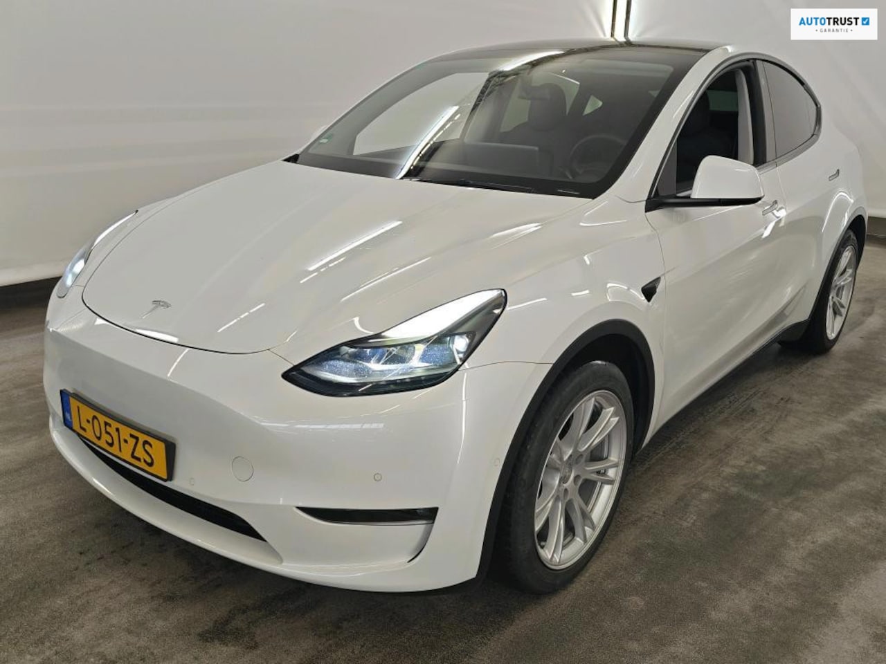 Tesla Model Y - Long Range AWD 75 kWh Trekhaak SOH 89% DEALER OND 1 EIG - AutoWereld.nl