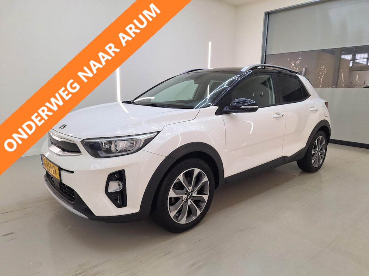 Kia Stonic - 1.0 T-GDi 100PK DynamicPlusLine TWO-TONE | KEYLESS | NAVI | LMV | CRUISE - AutoWereld.nl