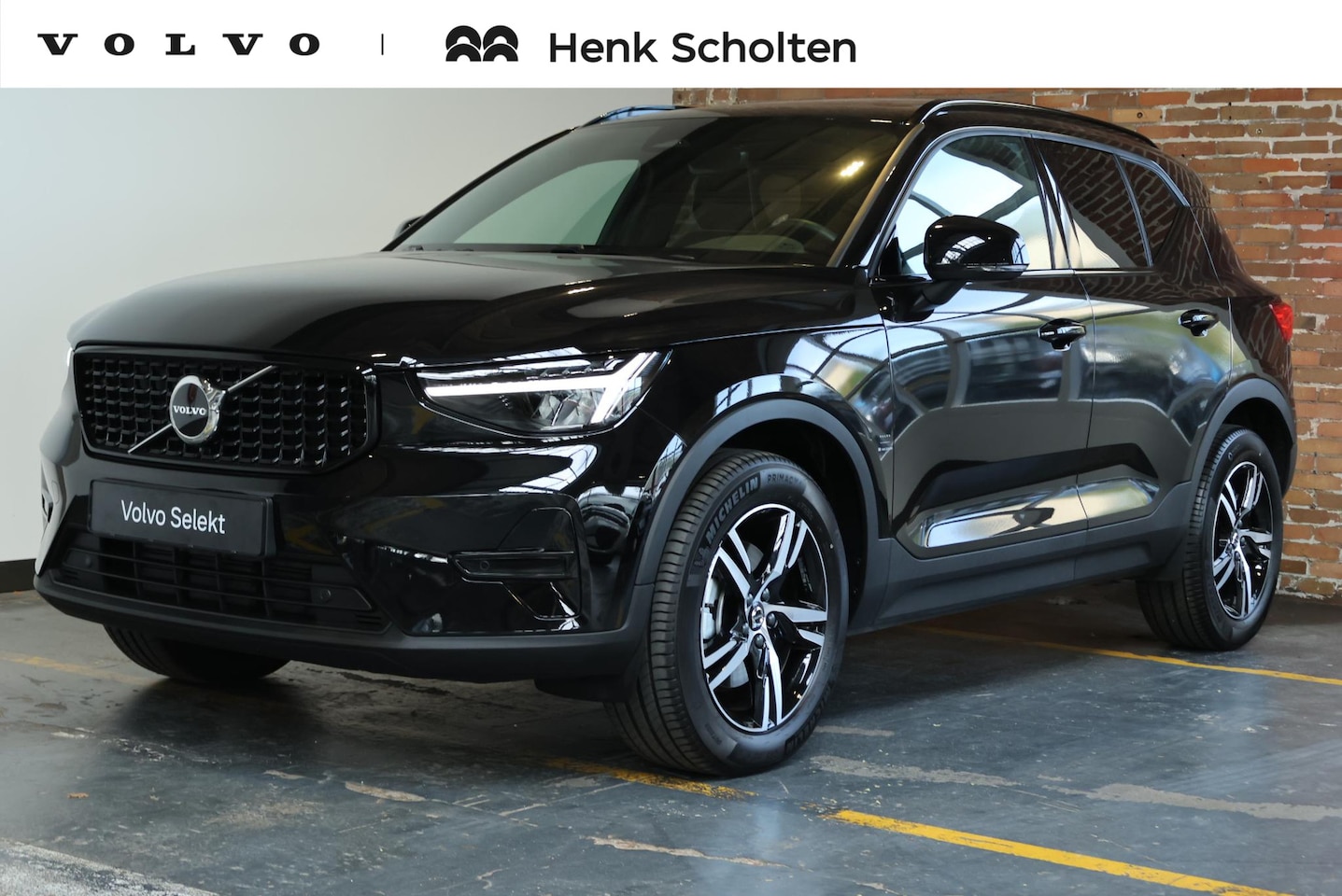 Volvo XC40 - B4 Plus Black Edition | Panoramadak | | Semi-Electrische wegklapbare Trekhaak | Verwarmba - AutoWereld.nl